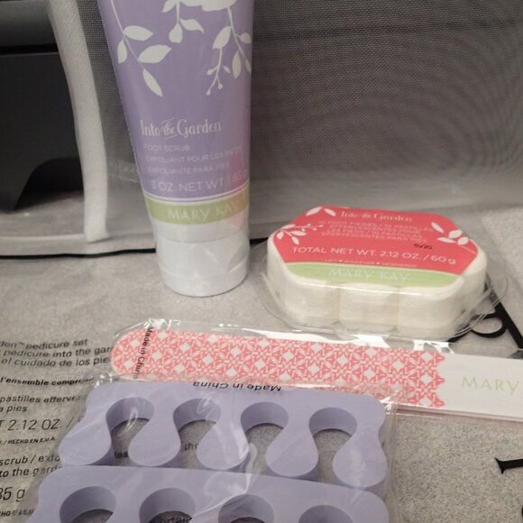 Into the Garden Pedicure Set - Picture 1 of 6